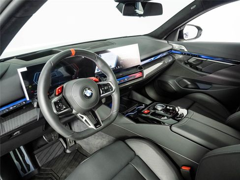 Used 2026 BMW M5 Touring AWD/4WD image 4