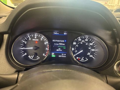Used 2018 Nissan Rogue SV AWD/4WD image 22