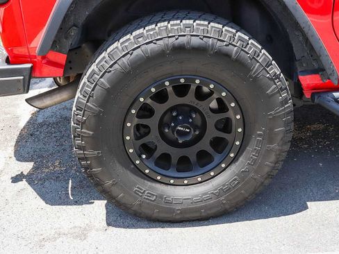 Used 2018 Jeep Wrangler Sport AWD/4WD image 17