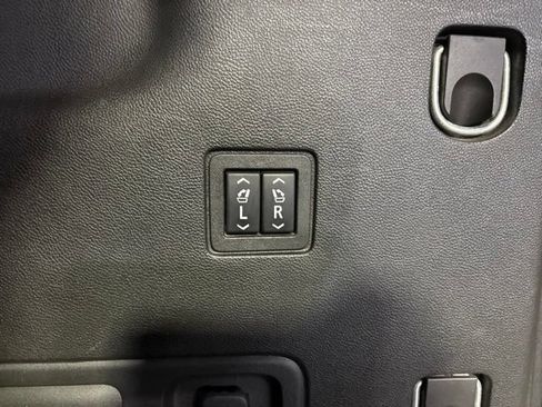 Used 2018 Chevrolet Traverse High Country AWD/4WD image 48