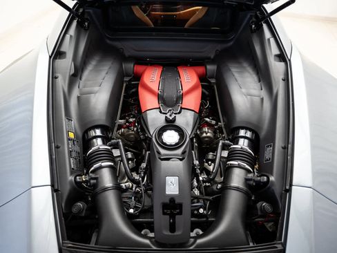 Used 2020 Ferrari F8 Tributo image 28