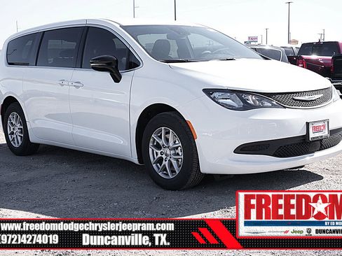 New 2025 Chrysler Voyager LX image 7