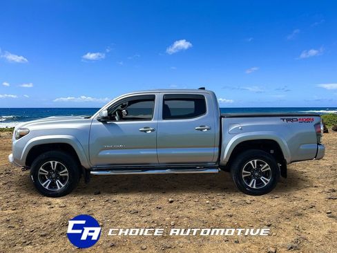 Used 2020 Toyota Tacoma TRD Off-Road image 3