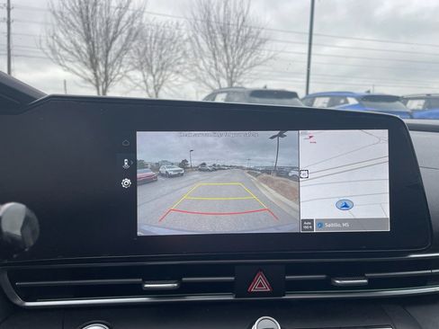 Used 2024 Hyundai Elantra SEL w/ Convenience Package image 14