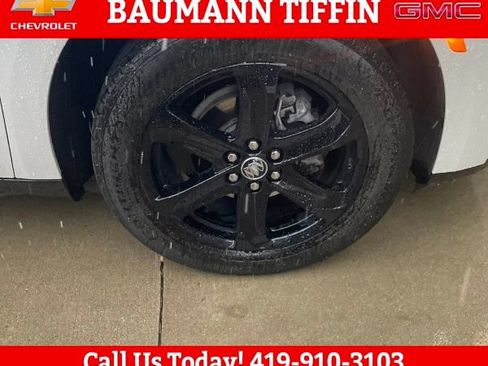 Used 2024 Buick Enclave Essence w/ Sport Touring Edition FWD image 2