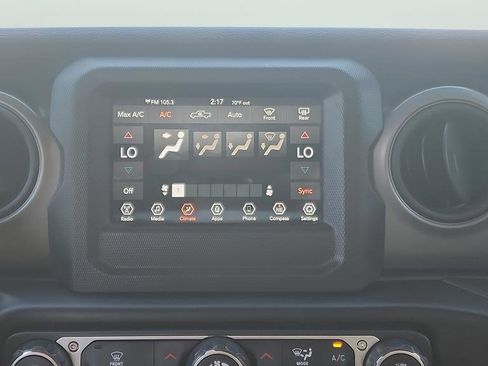 Used 2023 Jeep Gladiator Willys image 13