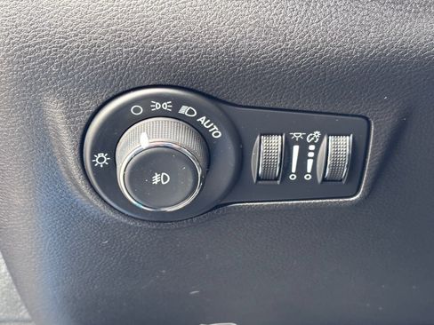 Used 2022 Jeep Compass Latitude FWD image 22
