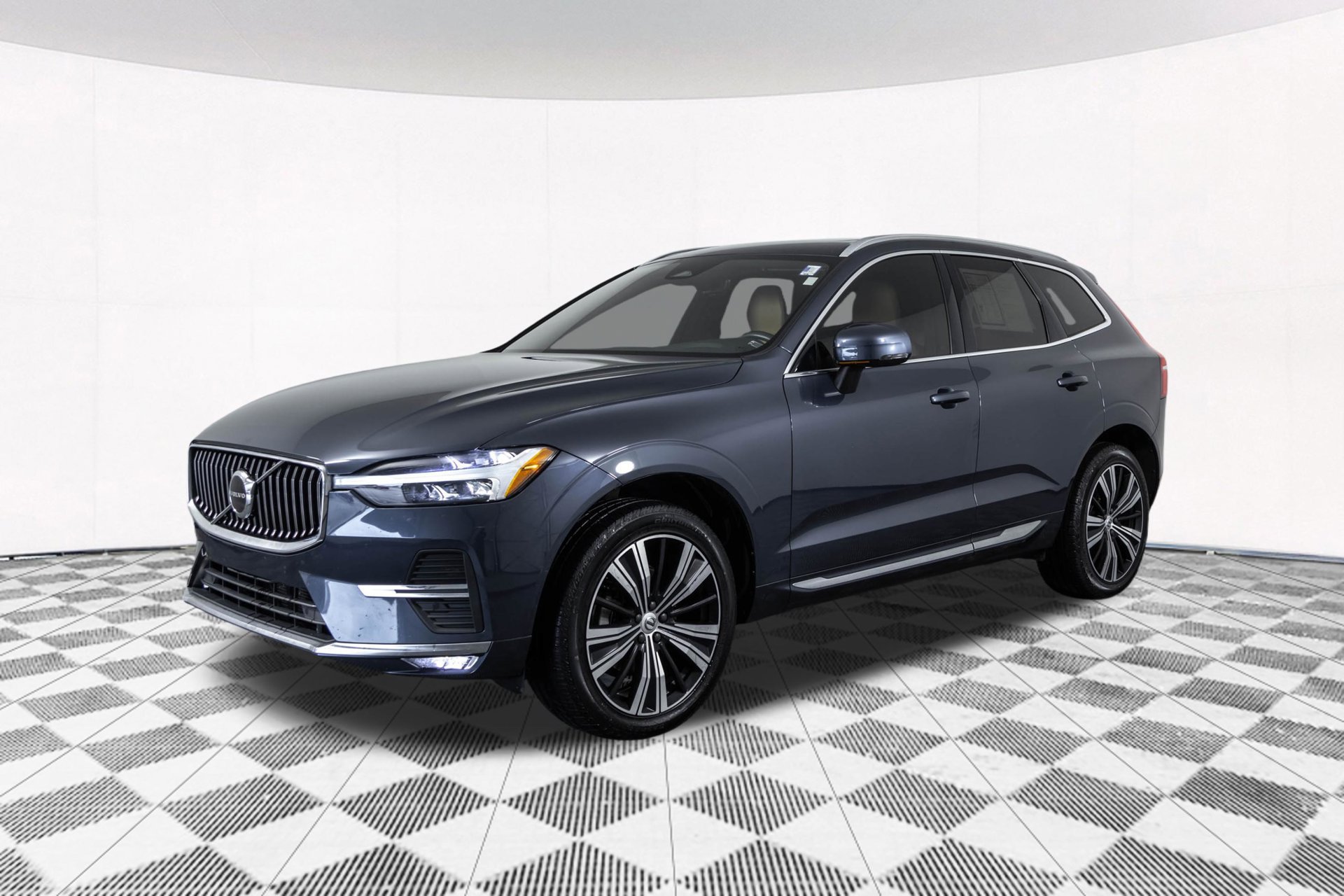 Used 2022 Volvo XC60 B5 Inscription w/ Protection Package Premier FWD image 13