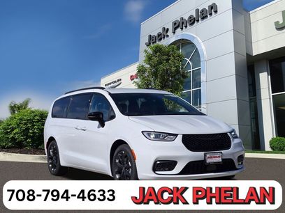 New 2026 Chrysler Pacifica Select
