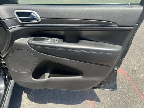 Used 2018 Jeep Grand Cherokee Limited AWD/4WD image 27