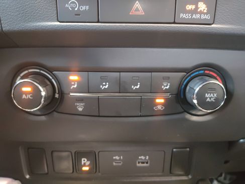 Used 2024 Nissan Frontier SV w/ Technology Package RWD image 19