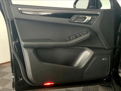 Used 2020 Porsche Macan image 21