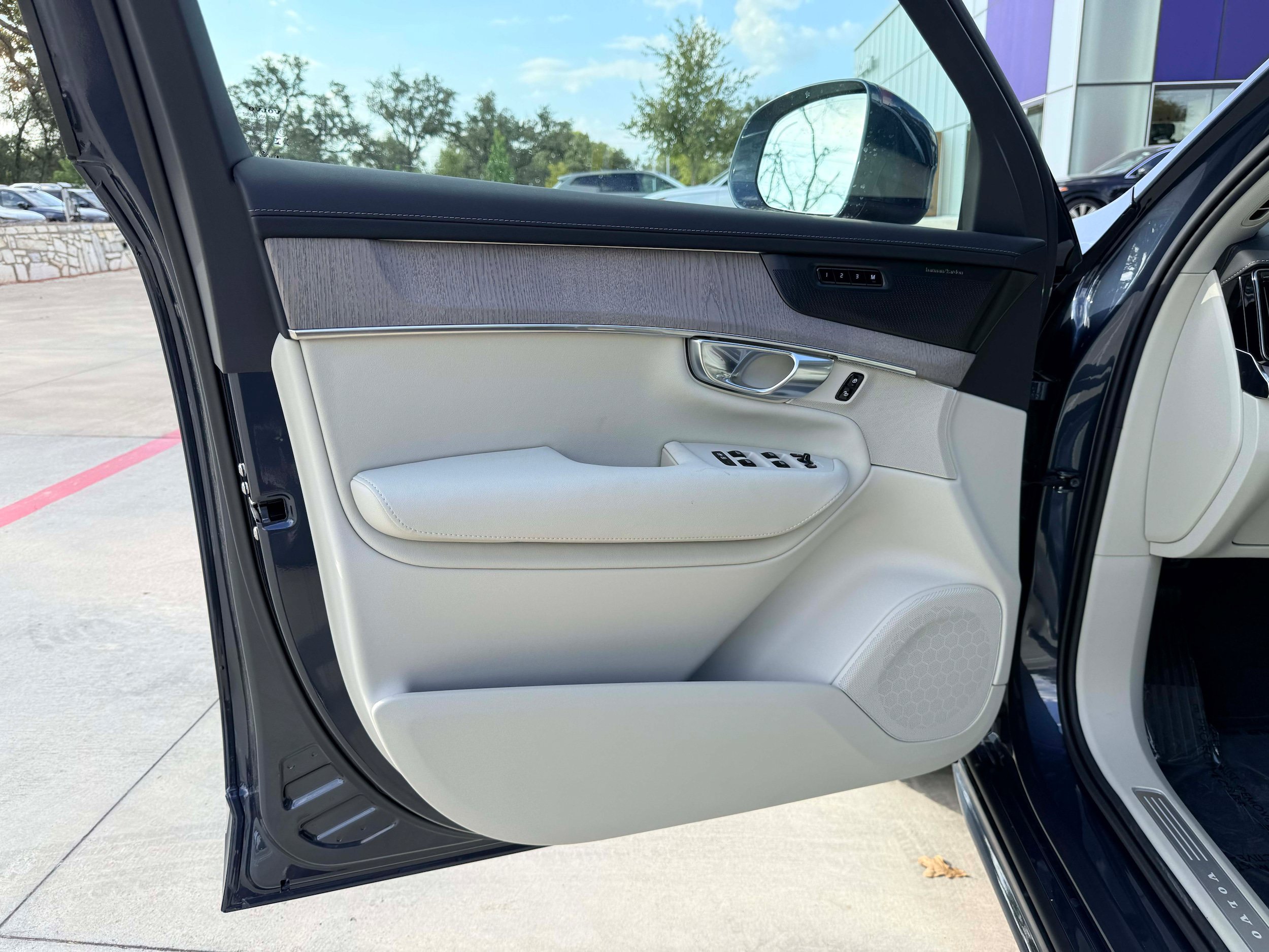 New 2026 Volvo XC90 B6 Ultra w/ Protection Package AWD/4WD image 11