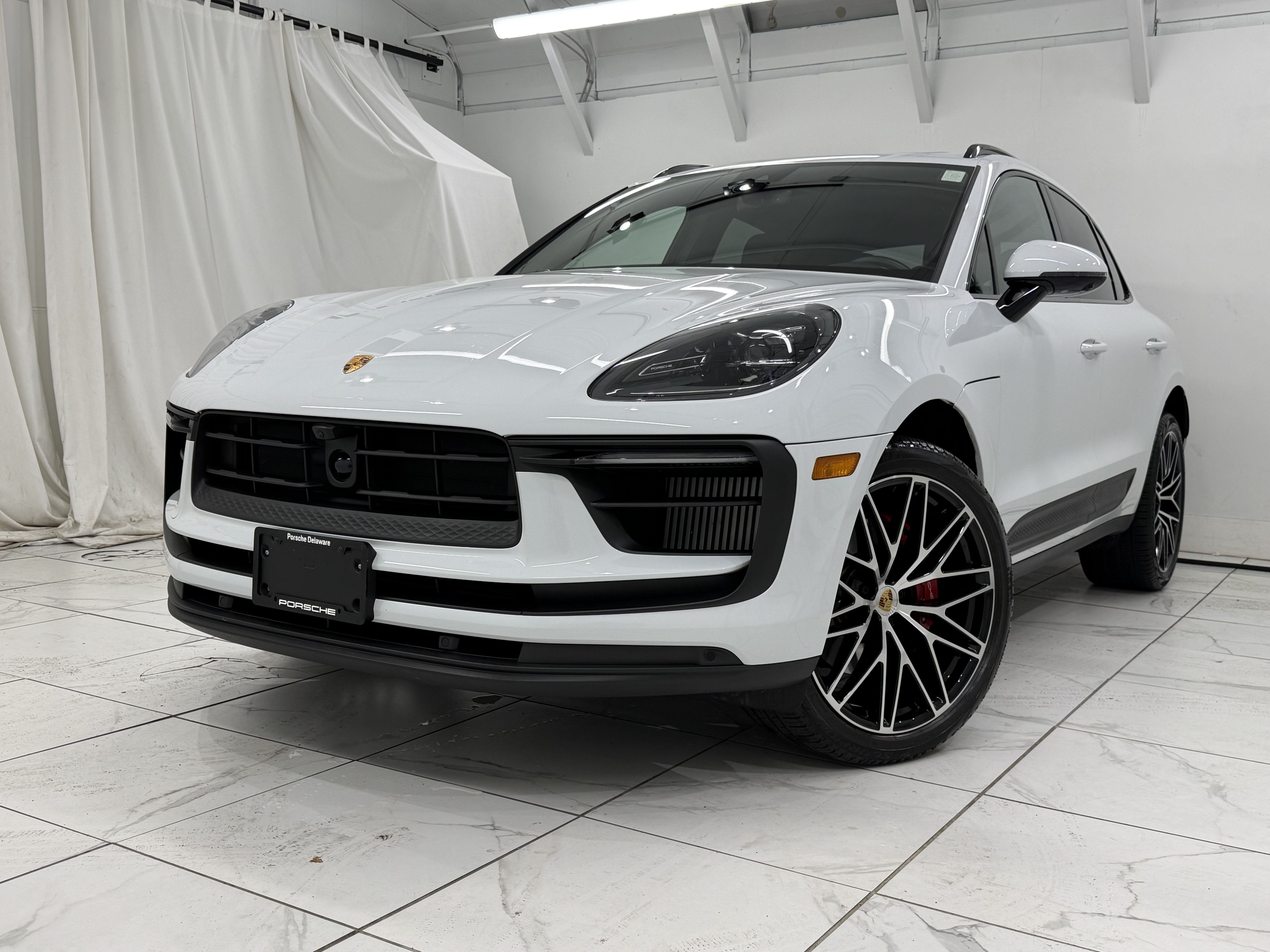 Certified 2024 Porsche Macan S AWD/4WD image 8