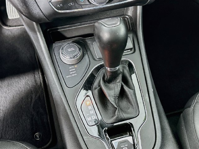 Used 2021 Jeep Cherokee Limited AWD/4WD image 16