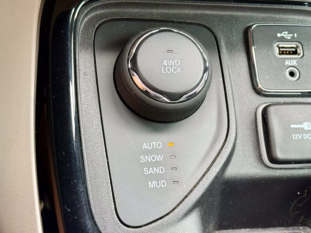 Used 2020 Jeep Compass Limited AWD/4WD image 26