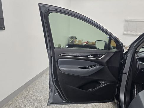 Used 2019 Buick Enclave Essence image 25