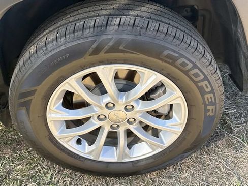 Used 2022 Jeep Cherokee Latitude Lux image 9