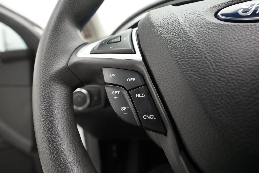 Used 2016 Ford Fusion SE FWD image 19