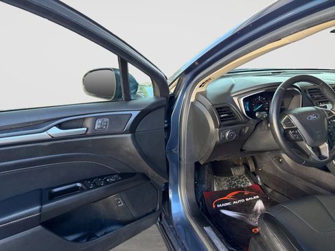 Used 2019 Ford Fusion Titanium FWD image 11