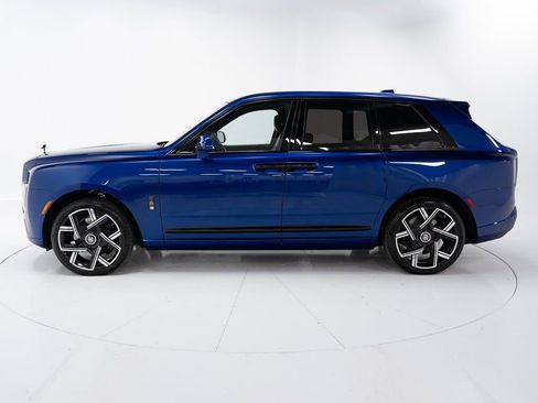 New 2026 Rolls-Royce Cullinan Black Badge image 2