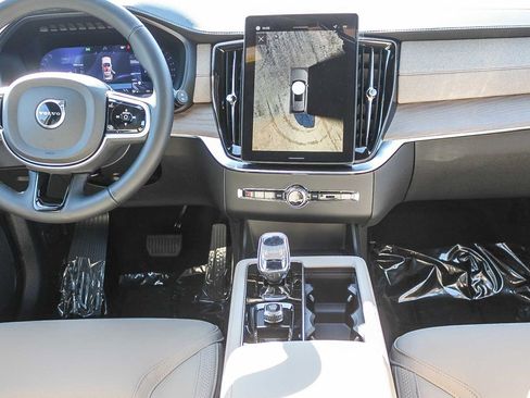 New 2026 Volvo XC90 B6 Plus w/ Protection Package Premier image 15