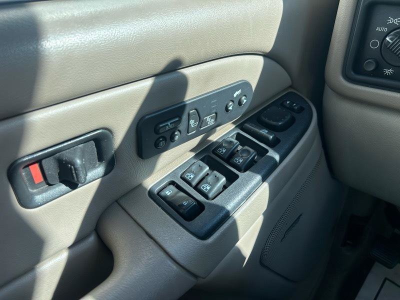Used 2005 Chevrolet Tahoe LT w/ LT Preferred Equipment Group AWD/4WD image 18