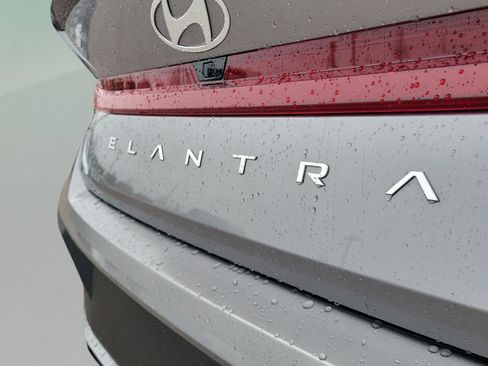 Certified 2025 Hyundai Elantra Sport image 7