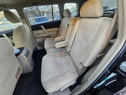 Used 2013 Toyota Highlander SE w/ Cold Weather Pkg image 11