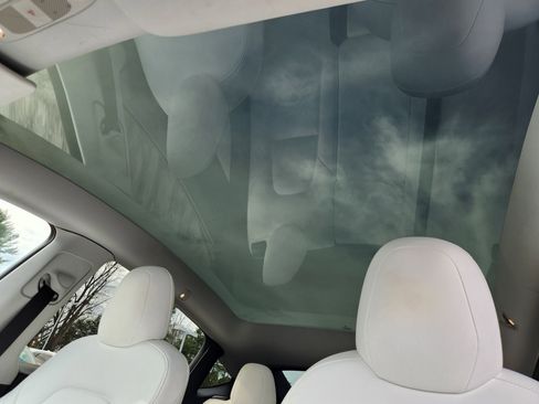 Used 2021 Tesla Model Y Long Range image 16