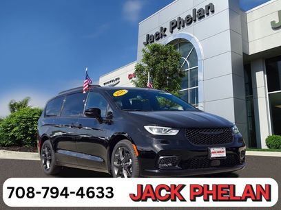 New 2026 Chrysler Pacifica Select