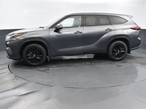 Used 2021 Toyota Highlander XLE image 19