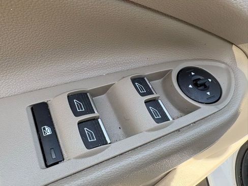 Used 2019 Ford Escape SE image 21