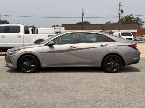 Used 2022 Hyundai Elantra SEL FWD image 6