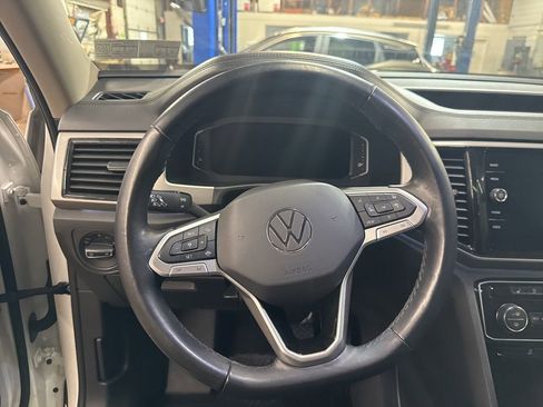 Used 2021 Volkswagen Atlas SEL Premium image 15