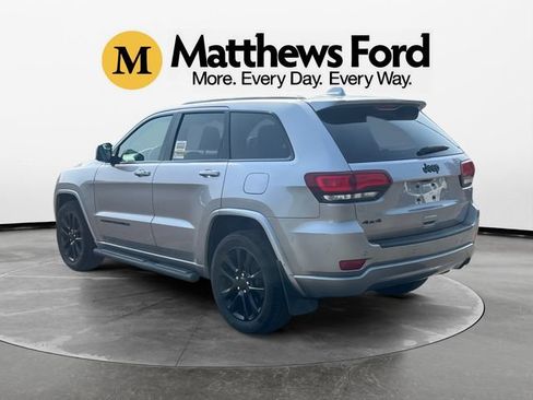 Used 2021 Jeep Grand Cherokee Laredo X AWD/4WD image 3