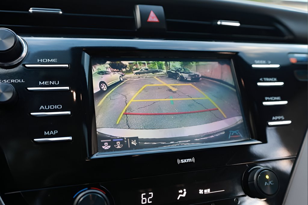 Used 2020 Toyota Camry SE w/ Convenience Package FWD image 33