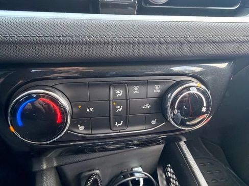 Used 2026 Chevrolet TrailBlazer LT w/ LT Cold Weather Package FWD image 12