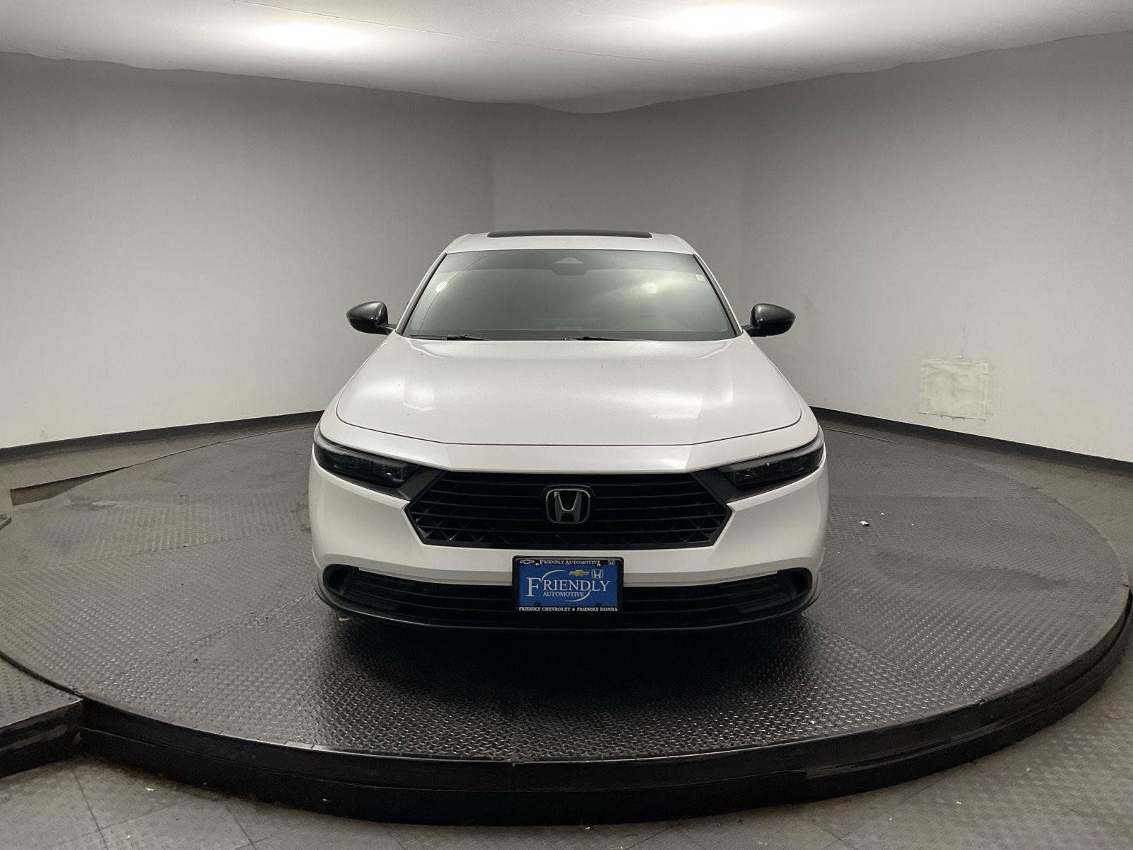 Used 2023 Honda Accord Sport image 2