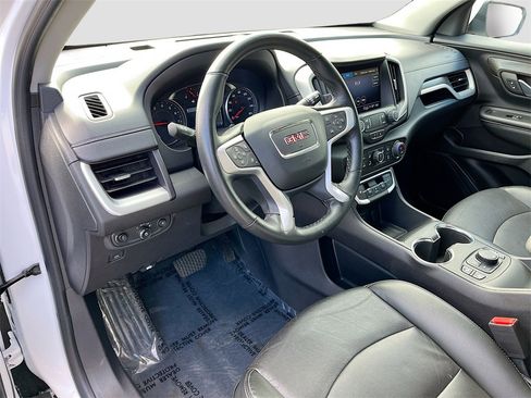 Used 2024 GMC Terrain SLT image 8
