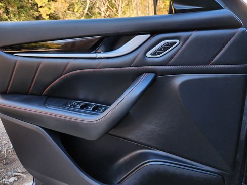 Used 2021 Maserati Levante Base image 19