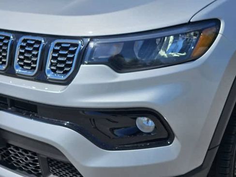 Used 2025 Jeep Compass Limited AWD/4WD image 9