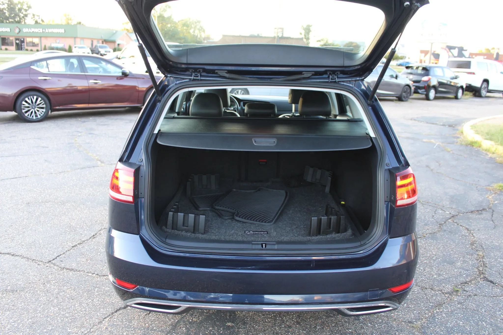 Used 2018 Volkswagen Golf SE FWD image 13