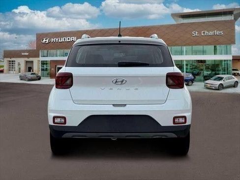 Used 2026 Hyundai Venue SEL FWD image 6