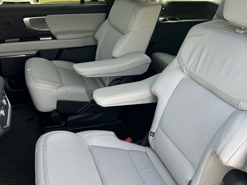 New 2025 Ford Expedition Platinum w/ Driver's Package image 9