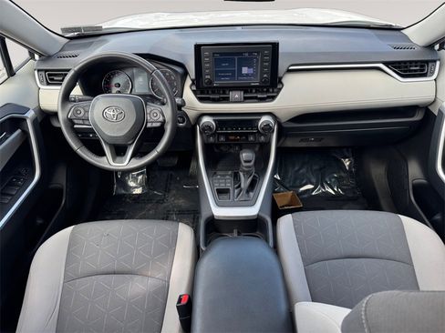 Used 2022 Toyota RAV4 XLE w/ Convenience Package image 10