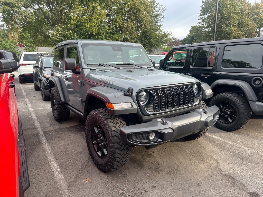 Used 2025 Jeep Wrangler Sport AWD/4WD image 4