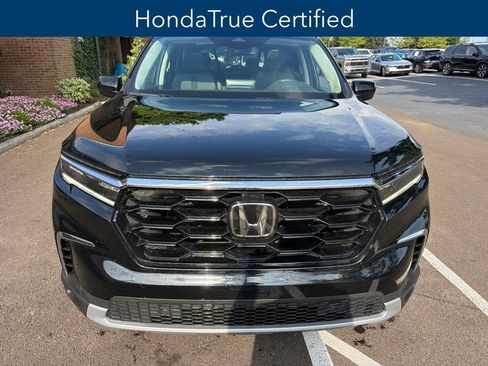 Used 2025 Honda Pilot Touring image 3