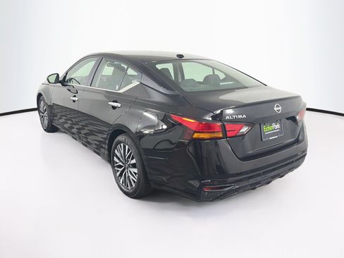 Used 2025 Nissan Altima 2.5 SV FWD image 5