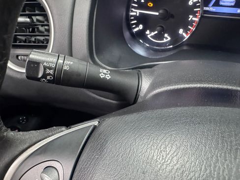 Used 2017 Nissan Pathfinder SV image 23